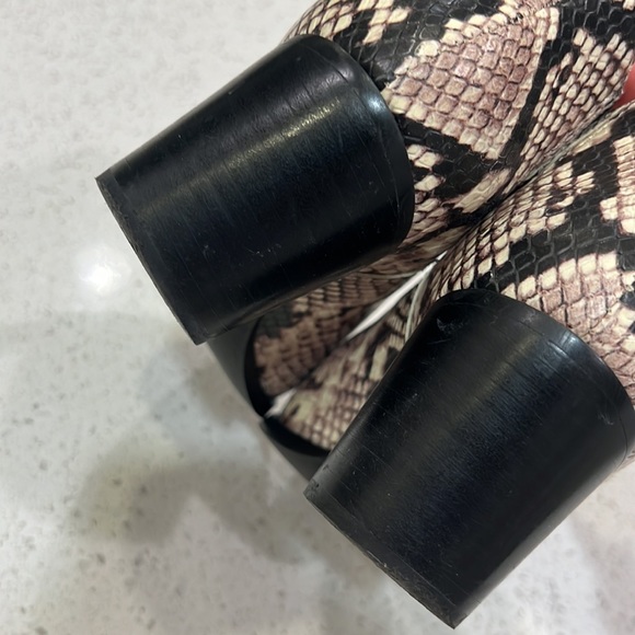 ALDO snake print booties. Size 7 - Picture 8 of 10